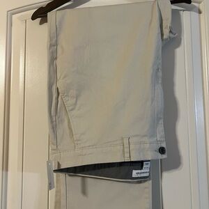 Amazon Essentials Men's Khaki Chinos